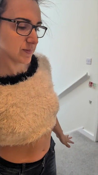 Hospodyňka Jeans Pee kompilace 7 klipů