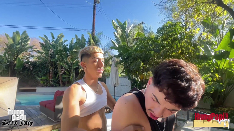 Hung Papi: Matón latino toma una enorme polla sin cortar colgada papi...