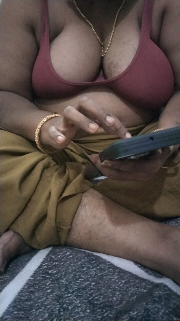 Priya aunty: คุยลามกบนเตียง