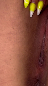 Aaliyah yeni pijamaları içinde azıyor