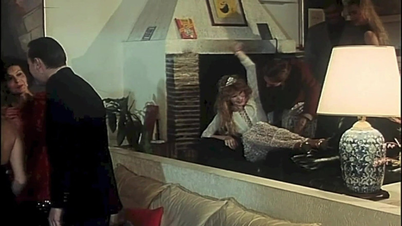 Inthe MILF room: 치치올리나가 파티를 조직하면 난교가 보장된다