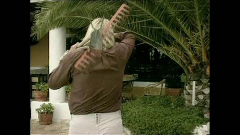 Euro Sluts: 两个美丽的青少年先自慰，然后被巨大的成熟鸡巴性交和射精