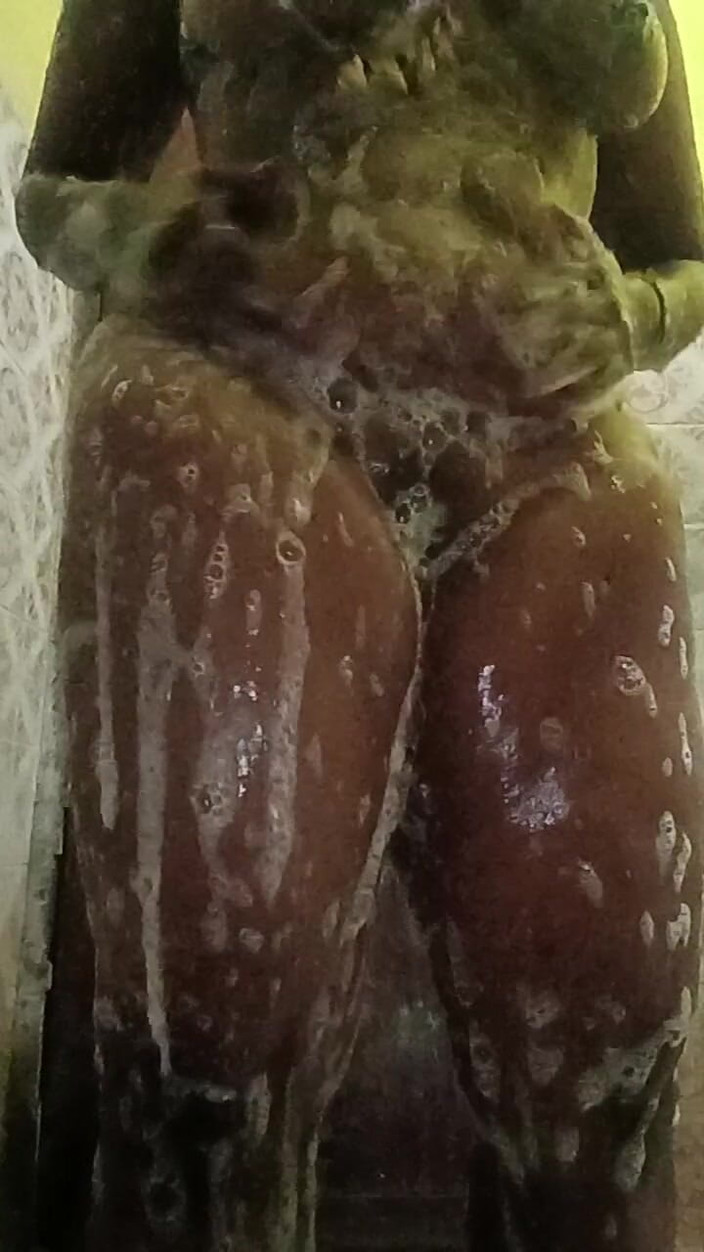 Reshmahotever: 보지 면도와 뜨거운 목욕