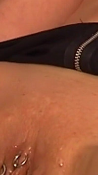 Domina mi fista una bionda matura in catene