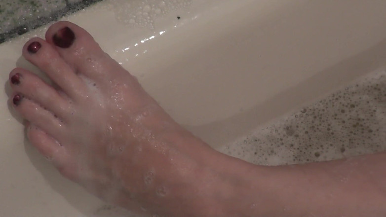 XXX-Platinum: Badezimmer. Sexy stiefmutter MILf nimmt badezimmer. Lather auf hände, Füße,...