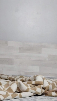Sexy žhavá nevlastní matka, pouze fanoušci ve zpomaleném záběru, v ložnici