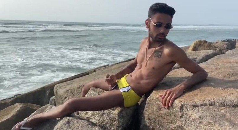 arabeputo: Magrelo Do Pau Grande Punheta pe plajă