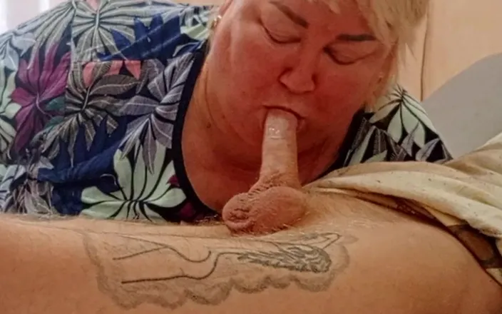 Zona901: The Morning Started with a Deep Blowjob From the Stepmom