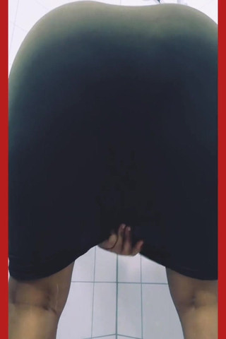 Sarah Fonteyna squirt compilation: Stříkání s oblečením