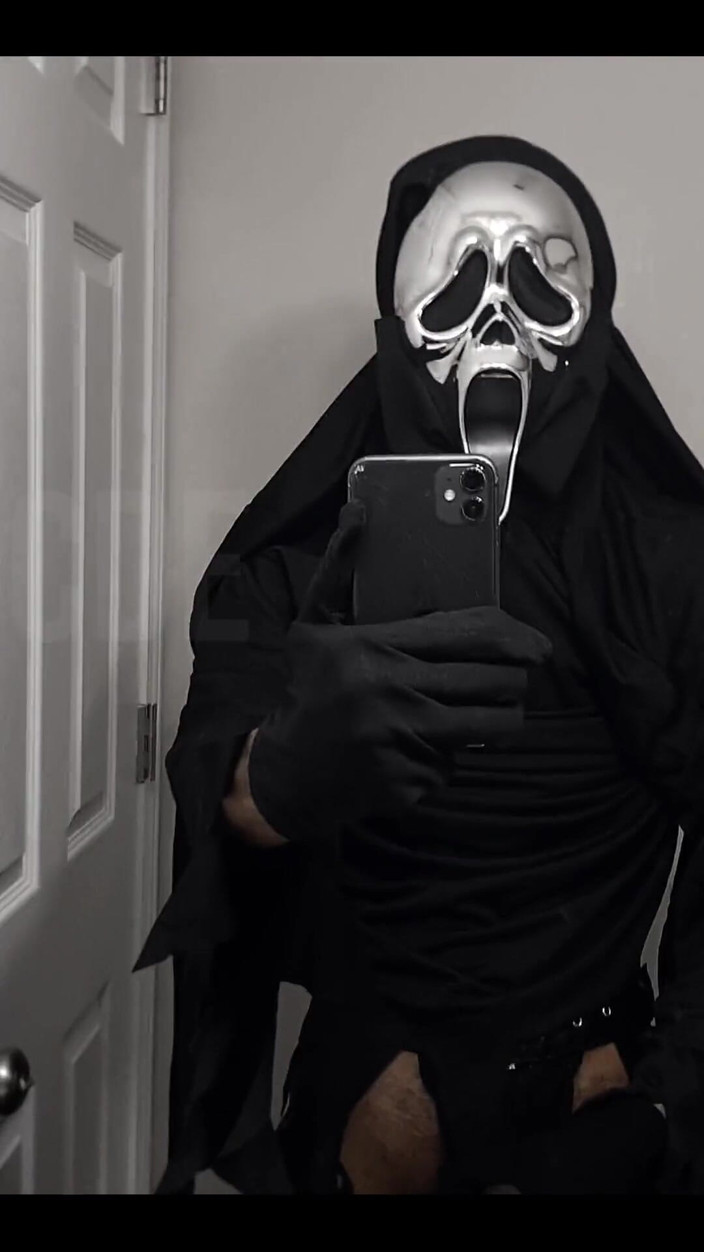 Boy Wonder: 在完整的尖叫角色扮演中抚摸这个厚厚的黑色鸡巴