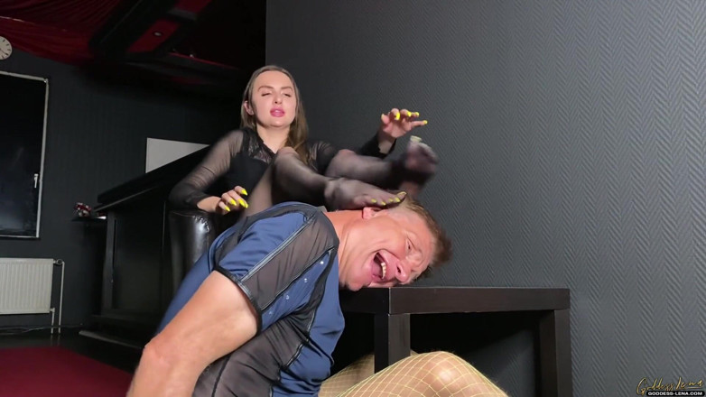 Goddess Lena: Zweterige nylon voeten