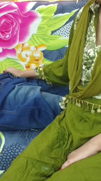 Desi Stepmom Had Creampie Sex When Stepson Dick Boner While Watching Stepmom Change Clothes in Hindi Audio.