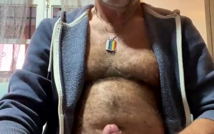Daddybearvlc: Steamy Solo Vods - 午后撸