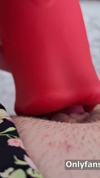 POV - สาวเดี่ยวน้ําแตกอย่างหนักโดยใช้เครื่องสั่นด้วยปากและลิ้นที่เคลื่อนที่ - โปรแกรมเมอร์เมีย