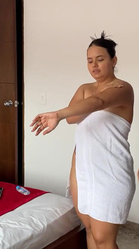 Üvey erkek kardeşim bana derinden masaj yapıyor