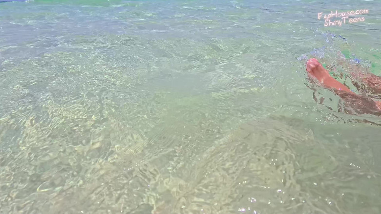 Shiny teens: 910 in Pantyshos Under Water(パンティストッキング・アンダー・ウォーター)