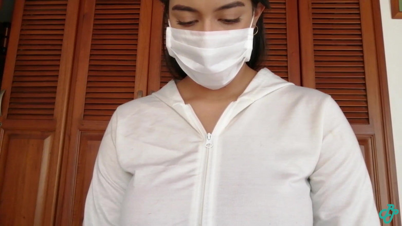 Catalina Days: Sarung Tangan Lateks dan Masker Bedah (Jilat sperma)