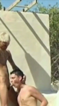 Fac sex într-un parc public