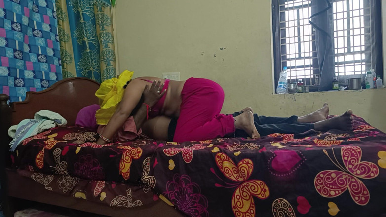 Desigirlsiri: Desi matrigna cazzo duro con figliastro completo romanticismo telugu audio...
