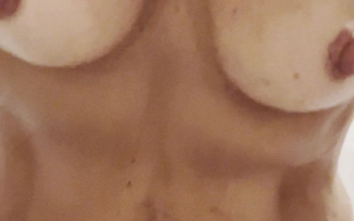 Nofaceblonde: Stiefmoeder ging op me zitten
