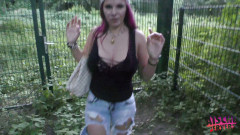 Aische Pervers: Venkovní rychlé kouření