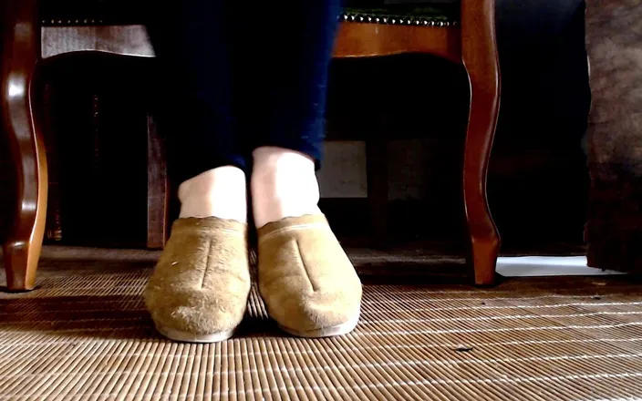 Lady Chloe: JOI Francais - French Amateur Step Mom Foot Fetish