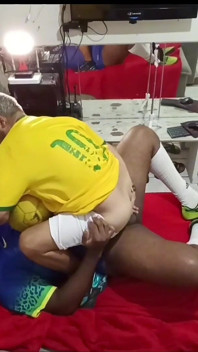 Ordeñando el culo de mi amigo futbolista Parte 3