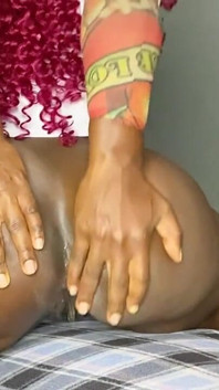 Béance extrême et éjaculation en baisant mon trou du cul avec un gode, je me masturbe toujours quand mon copain est au travail