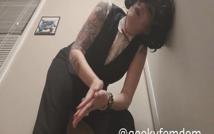 Geeky Femdom: Shadow Queen dubbele functie