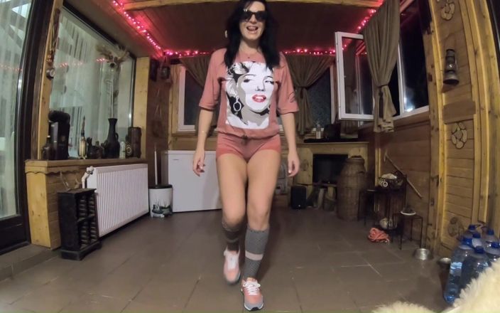 MILFy Calla: Milfycalla - shorts-zusammenstellung - ich bin geil und muss gefickt werden