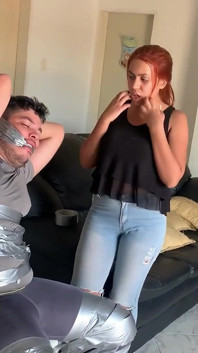 Il tipo paffuto seguito a casa dal nastro adesivo Crazy Bitch (episodio 2 di 2)