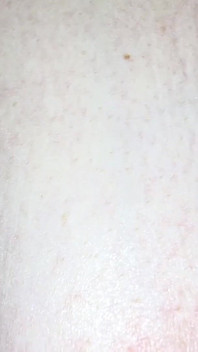 La matrigna ha fatto il figliastro piccolo per poter giocare con lui
