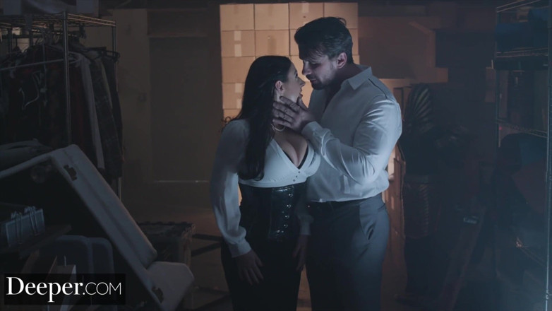Deeper: Daha derin - Angela White sıralarını almak için her adamı cezbediyor