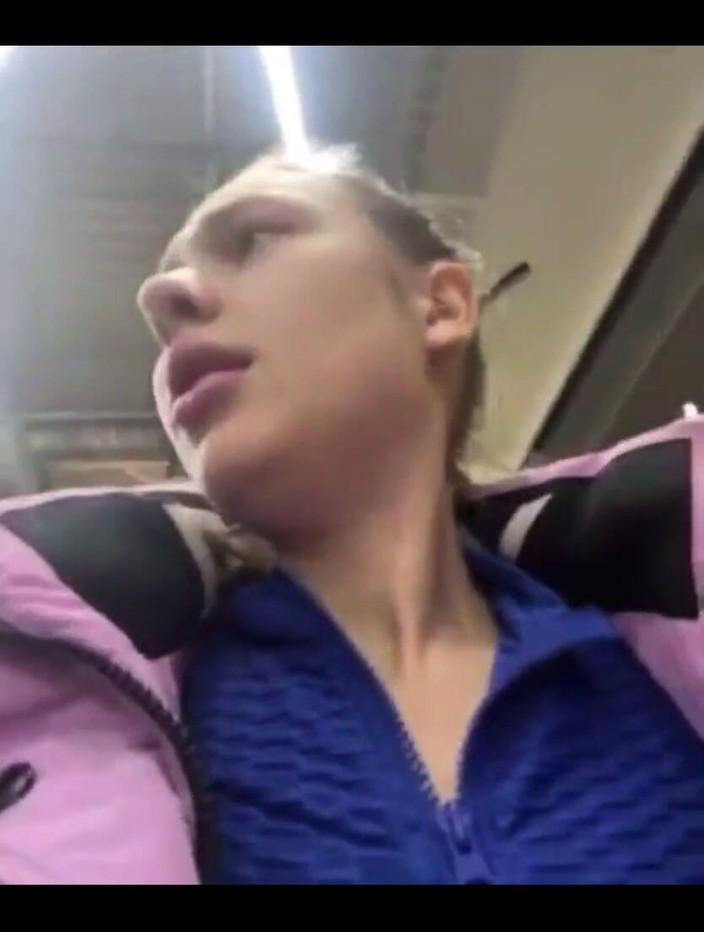 JuiceLussie: 在试衣间自慰特写