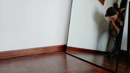 Kinky Lyrical: Giày cao gót nào đẹp nhất? Nylon đen