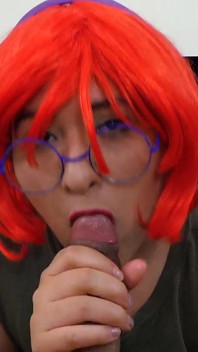 Judith suce une bite juteuse