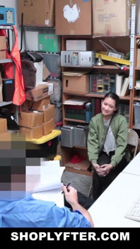 Asian stealer rammed by the guard