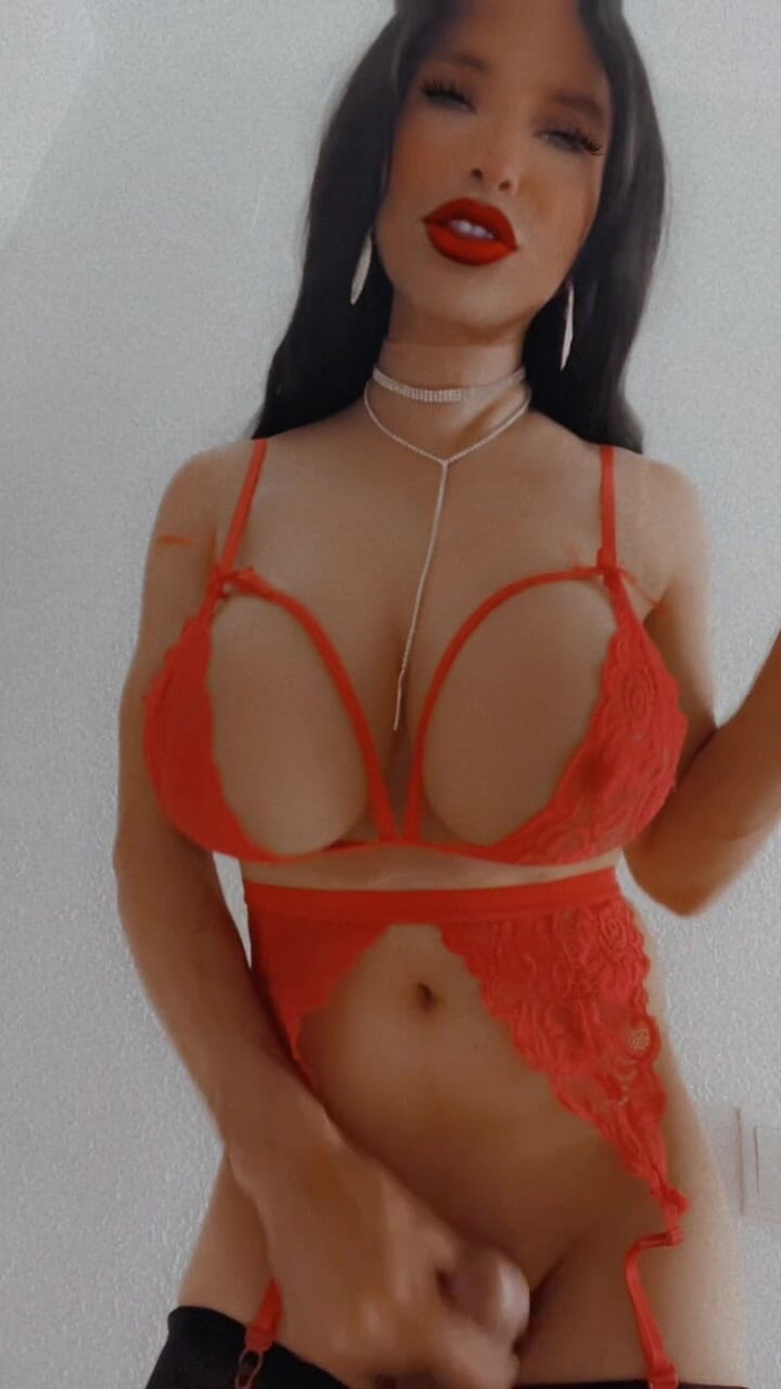 Sissy Slut Brianna: Может, я узнаю это для тебя...? Или заставить тебя умолять, пока ты не начнёшь ёрзать и стонать?