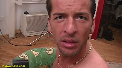 Goldwin pass: Prima volta anale per una charwoman tettona
