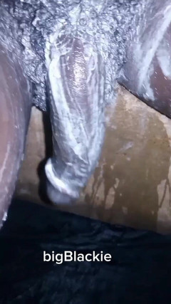 bigBlackie699: Bigblackie scheert en masturbeert met mijn grote zwarte pik voor...