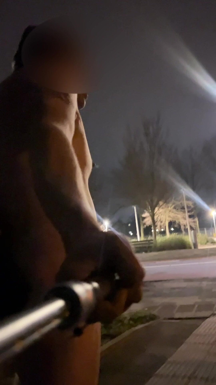 No limit cbt slave: Nagie miasto spacerów