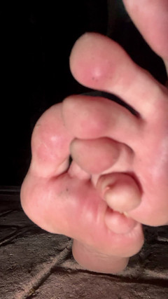 Jasmine Flowers: 裸足のダーティで官能的な満足