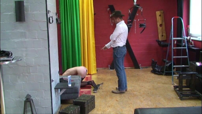 KINKIKLUB: Vydáno na milost a nemilost Daemons