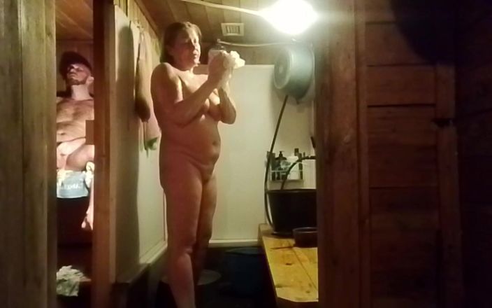 Crazyfamily 1970: auf meine stiefmutter in der badewanne