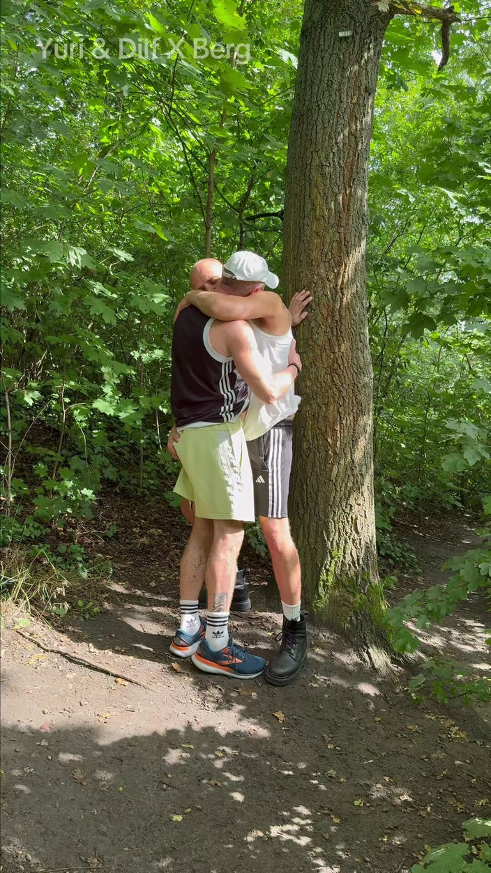 Dilf_X_Berg_XL: Conexión de crucero - Rough in the Woods