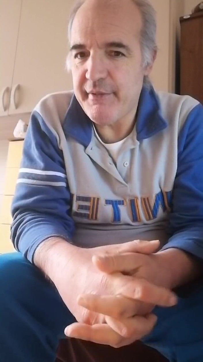 Setesesso7: Honím si tvrdý penis a strčím prsty do otevřeného zadku