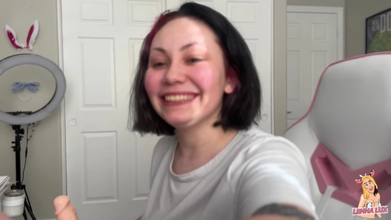 Lenna Lux: Dildo Throat Fuck
