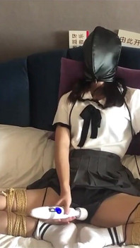 Jk, fille attachée
