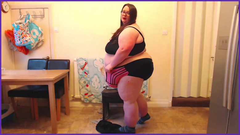 SSBBWLadyBrads: Fat ssbbw in tight leather pants fashion show