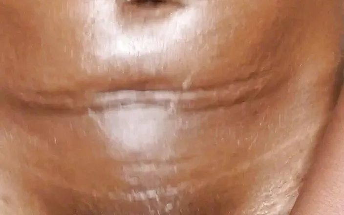 IvoryFlower19: My wet oiled pussy fucking a dildo